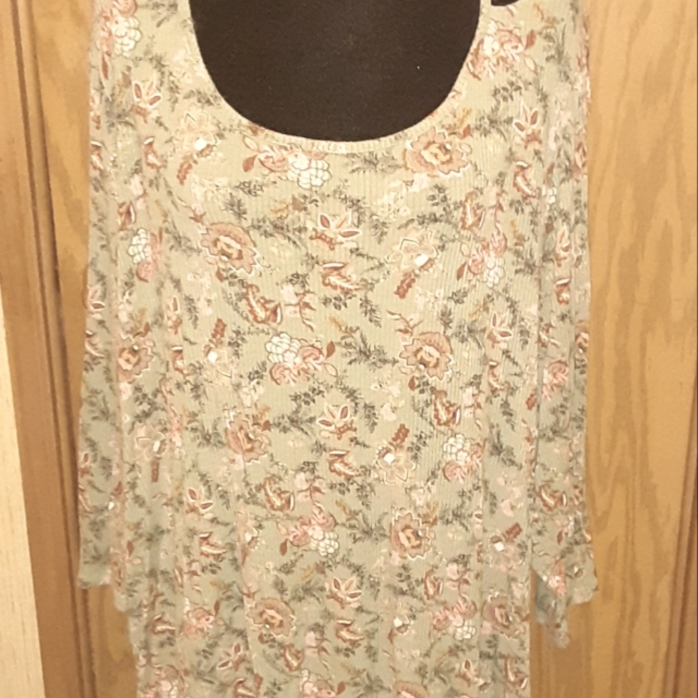 Westport W62 cold shoulder patterned top size 3X